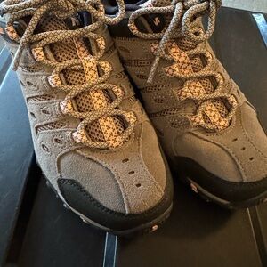 Merrell women’s winter shoe